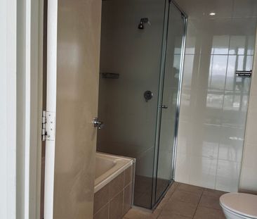 2-Bedroom Apartment with Stunning Views – 22nd Floor - Photo 6