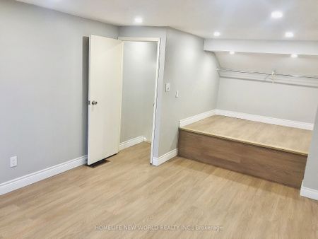 Condo Townhouse For Lease | E8126090 - Photo 3