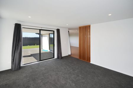 Stunning 4-Bedroom Modern Home in Beachgrove, Kaiapoi - Photo 4