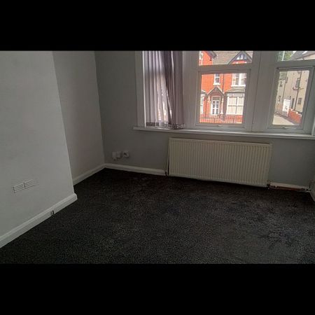 2 Bed Flat, Birmingham Road, B70 - Photo 3