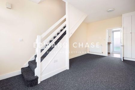 2 bedroom terraced house to rent - Photo 2