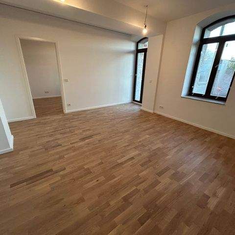 Neu saniertes Haus - Schicke 2- Zimmer Wohnung mit EBK und Balkon zu vermieten! - Foto 1