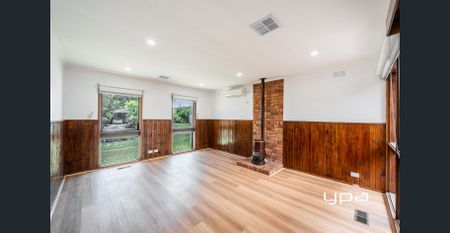 Charming, Comfortable & Convenient - Photo 2