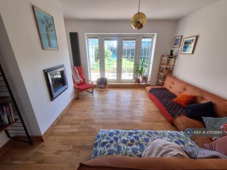 3 bedroom semi-detached house to rent - Photo 3