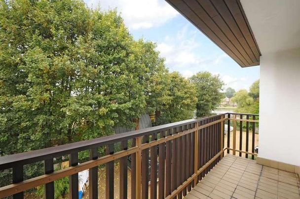 East Twickenham, Middlesex, TW1 - Photo 1