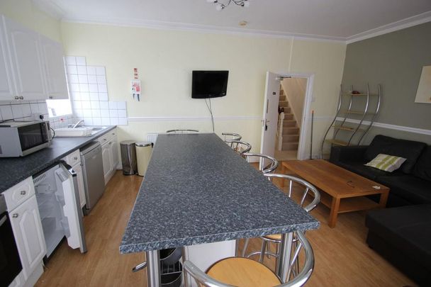 1 bedroom in a flat share to rent - Photo 1