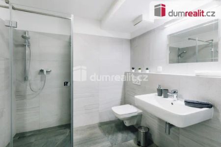 Pronájem bytu 2+kk o výměře 70,5 m - Fotografie 4