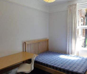 1 bedroom in a house share to rent - Photo 3