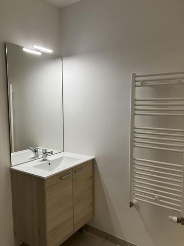 Location Appartement 2 pièces 49m² VILLEFRANCHE SUR SAONE 69400 - Photo 3