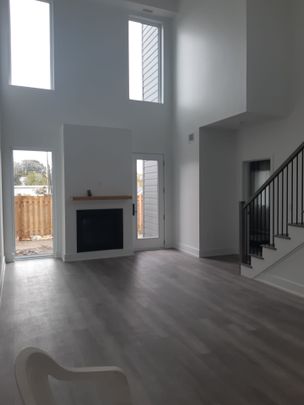 For Lease - 19 West Street Unit# 4, Kawartha Lakes, Ontario - Photo 1