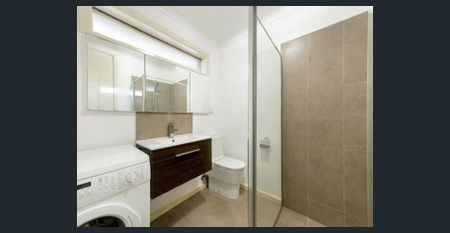 CHARMING 1 BEDROOM APARTMENT NEAR ALPHINGTON TRAIN STATION! - Photo 2