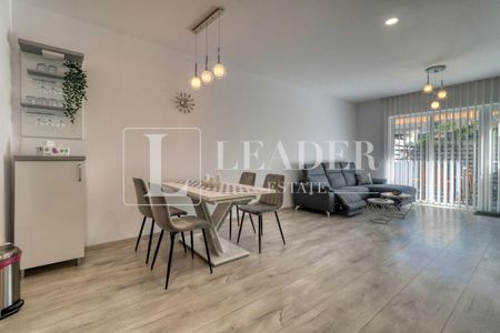 Townhouse premium cu design rafinat si suita matrimoniala impresionanta - Fotografie 2