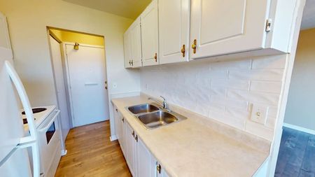 For Lease - 125 Forest Avenue Unit# 604, Hamilton, Ontario - Photo 4