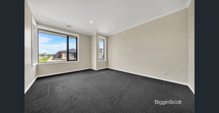 Spacious Family Living in Prime Location! - Photo 2