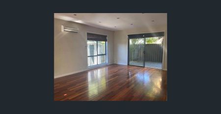 Three Bedroom Townhouse Newport- Garage not available to this property - Photo 2