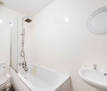 £885 pcm - Available Now - Unfurnished - Photo 5