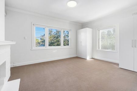 LEAFY OUTLOOK - Photo 2