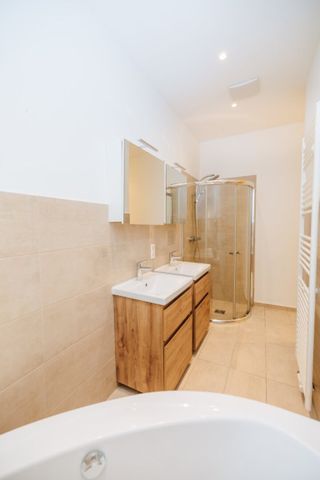 WOW I AB SOFORT I BAHNHOFSNÄHE I BALKON I WG-GEEIGNET I 1. STOCK MIT LIFT I HAUSTIERE WILLKOMMEN I LICHTDURCHFLUTET I DUSCHE & ECKBADEWANNE I PROJEKT WOHNEN I - Foto 4