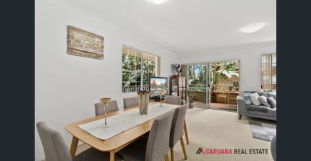 Light filled apartment footsteps from the beach - Photo 4