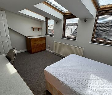 4-Bed Student Property in a Great Area - Photo 1