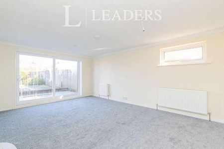 Mountbatten Drive, BN23 - Photo 5