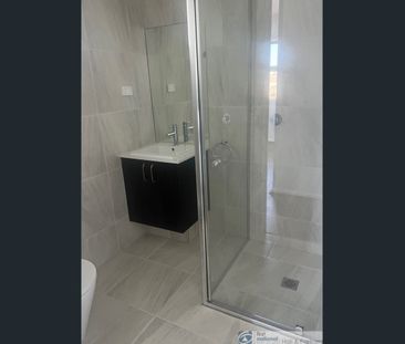 MODERN FAMILY LIVING - Photo 4