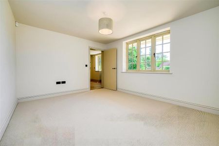 4 bedroom detached house to rent - Photo 5