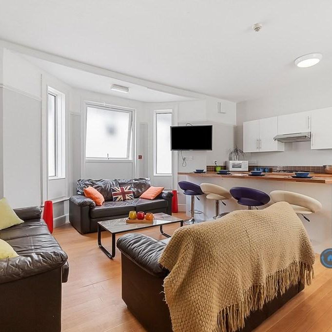 8 bedroom terraced house to rent - Photo 1