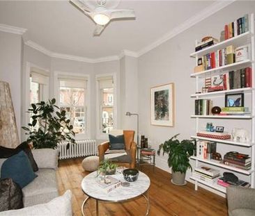 Beautiful Renovated Kensington Market 1Bdrm + Den in House - Photo 4