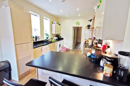 1 bedroom in a house share to rent - Photo 4