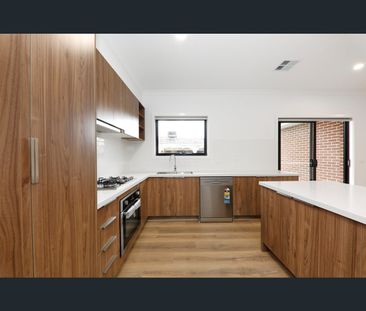 3/17 Moona Street, Burwood East, Vic 3151 - Photo 4
