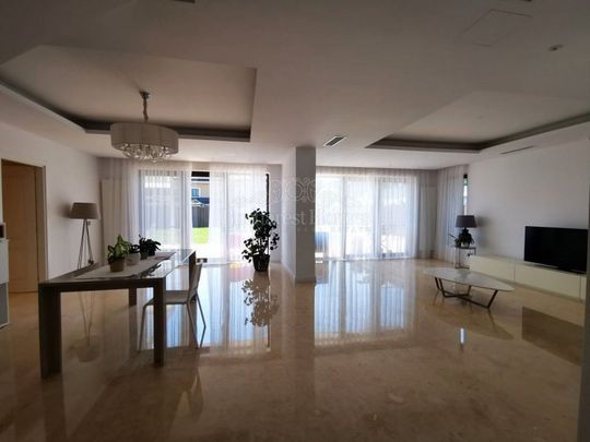 Special Seven Bedroom Villa with Pool - American International School - Photo 1