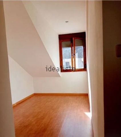 Alquiler de ático en Calle de la Colegiata - Photo 3