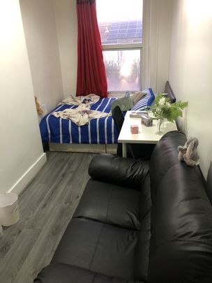 Room in a Shared House, High Road Leytonstone, E11 - Photo 1
