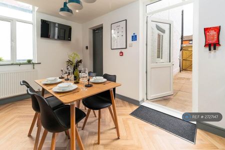 1 bedroom in a house share to rent - Photo 4