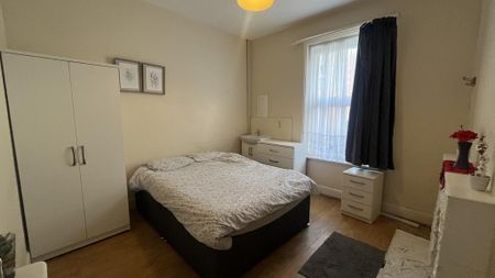 1 bedroom in a house share to rent - Photo 3