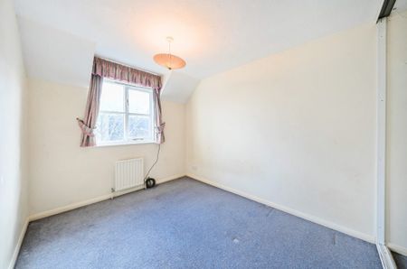 3 Bedroom House - Barncroft, Farnham - Photo 5