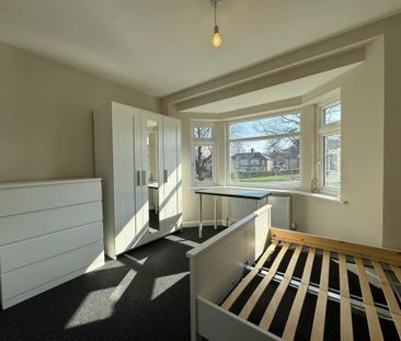3 bedroom end of terrace house to rent - Photo 2