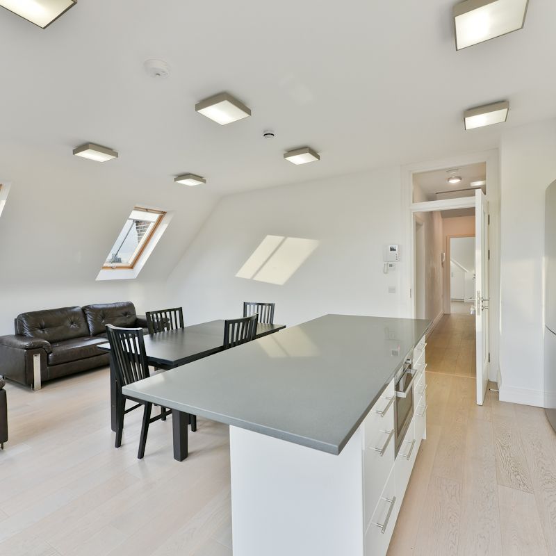2 bed Flat To Let - Photo 1