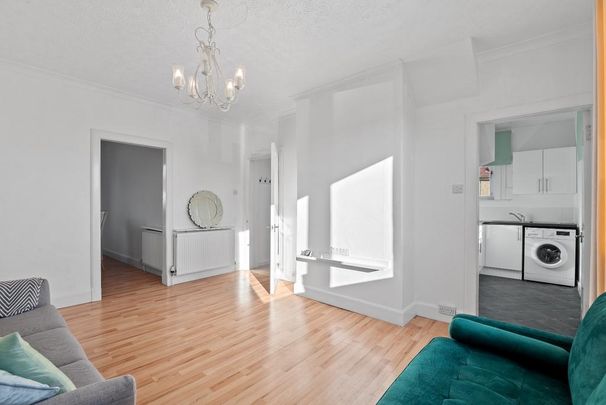 4 bedroom flat to rent - Photo 1