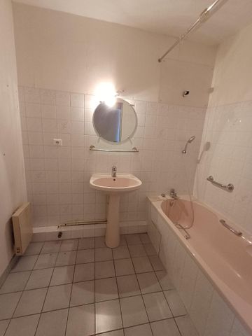 Location Appartement 3 pièces 64m² MILLAU 12100 - Photo 4