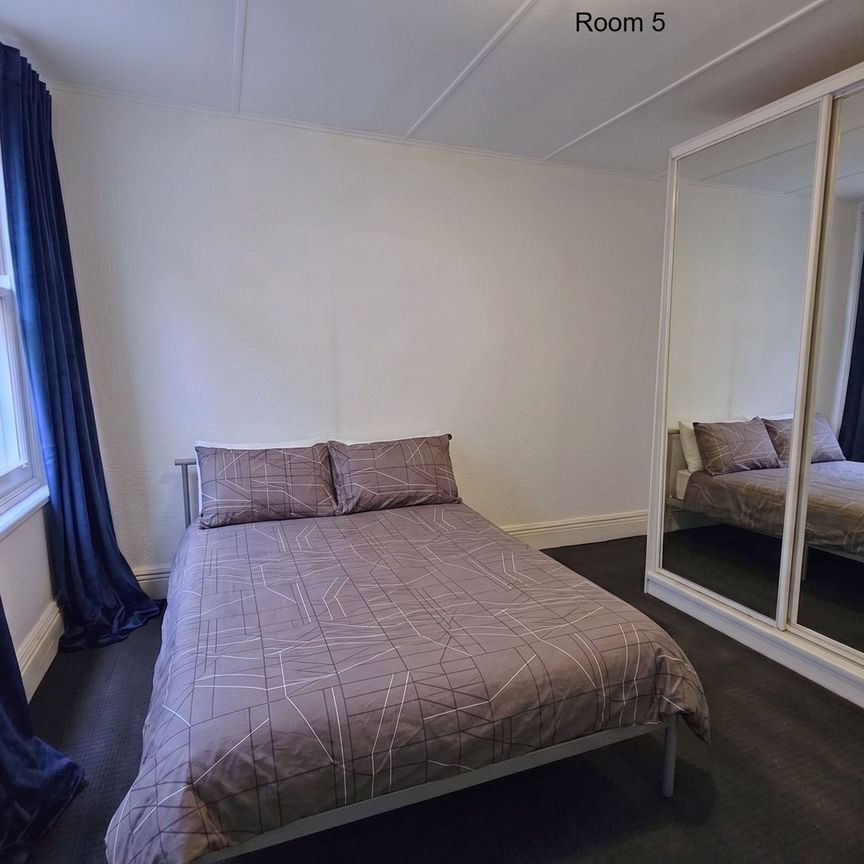 CONVENIENT & AFFORDABLE LIVING CLOSE TO KIRRIBILLI & NORTH SYDNEY - Photo 1