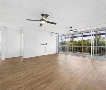 Sunlit Coastal Apartment in the Heart of Tallebudgera - Photo 2