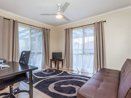 Spacious Family Home! - Photo 2