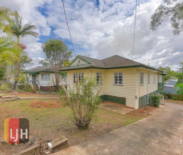 4 BEDROOM HOME LOCATED CLOSE TO EVERYTHING - Photo 1