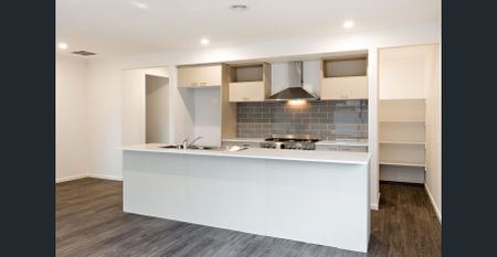 SPACIOUS FAMILY HOME WITH TWO LIVING AREAS - Photo 3