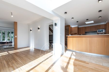 Tout savoir sur cette maison dans le quartier Jonchere-Malmaison-Saint Cucufa, à Rueil-Malmaison - Photo 2