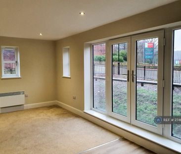 2 bedroom flat to rent - Photo 2