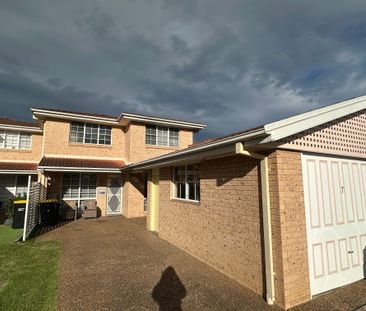 Renovated 3 Bedroom Townhouse - Photo 4