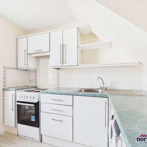 Jevington Gardens, Eastbourne, BN21 - Photo 1